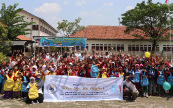 Rayakan HUT Ke-68, Agung Concern Bagikan 1068 Tas Sekolah